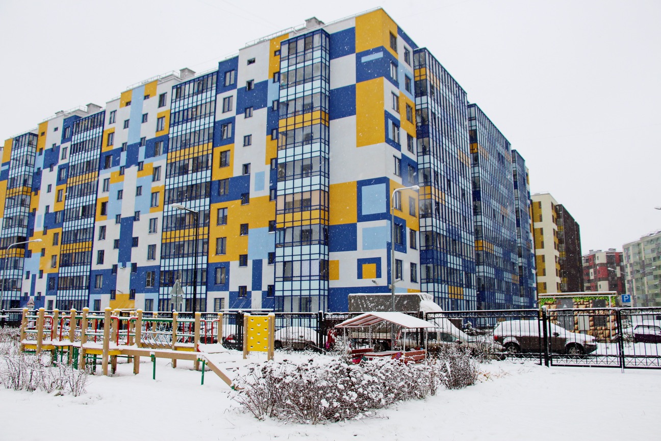 Ленинградская область заневское городское поселение кудрово. Кудрово зима. Кудрово Заневское. Кудрово Санкт-Петербург зима. Кудрово Санкт-Петербург сине жёлтый дом.