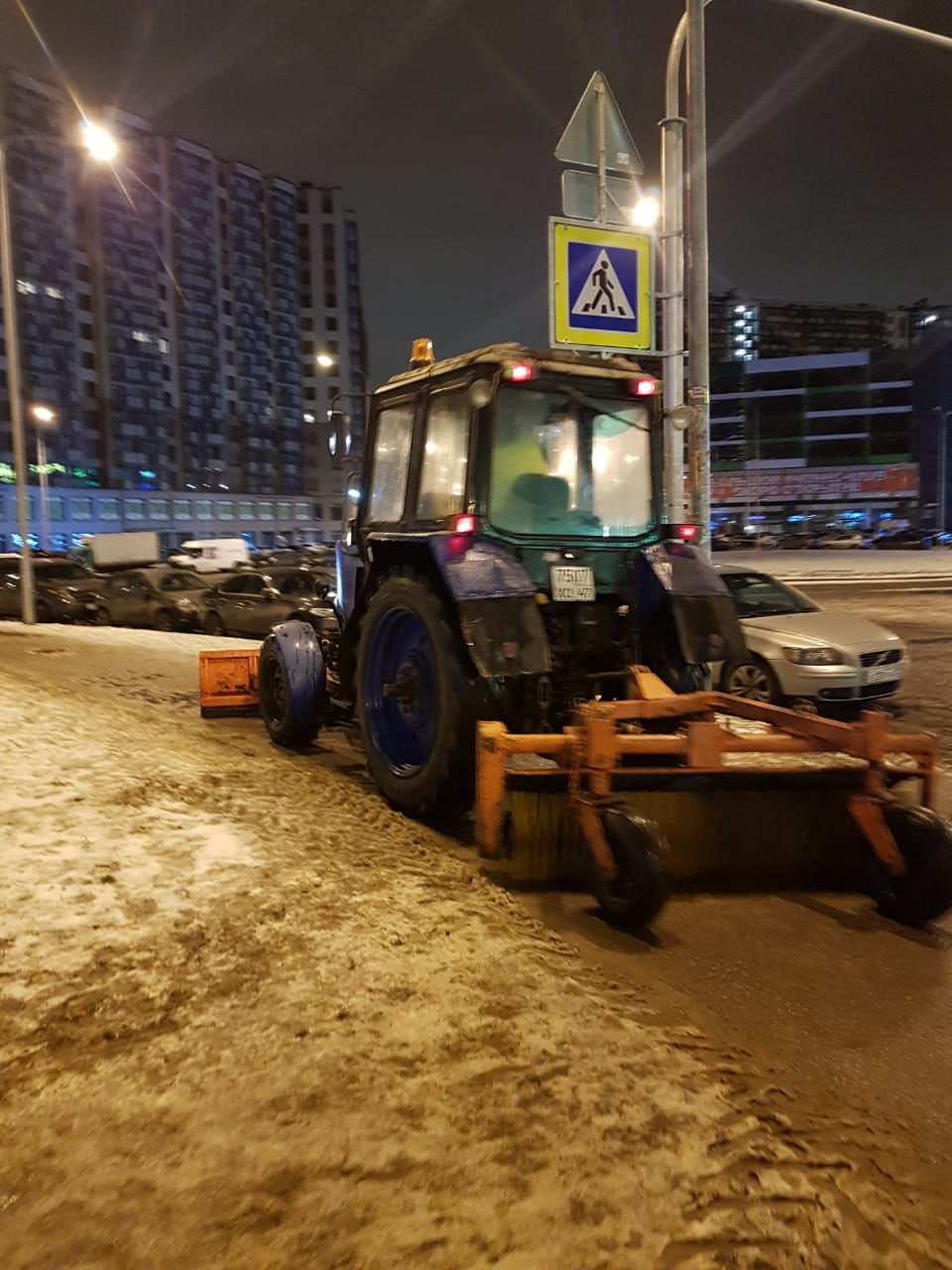 Сегодня рабочие и техника вышли на смену в четыре утра – Заневское  городское поселение